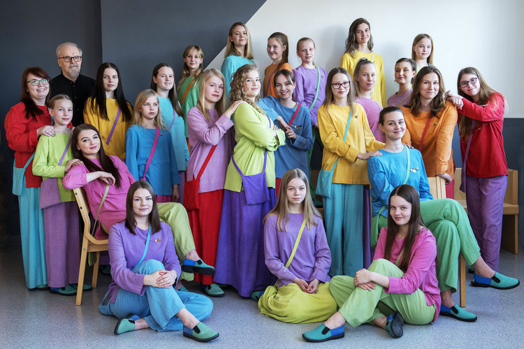 Talvisodan syttymisen 80-vuotismuistokonsertti, Oulaisten Nuorisokuoro) Talvisodan syttymisen 80-vuotismuistokonsertti, Oulaisten Nuorisokuoro)