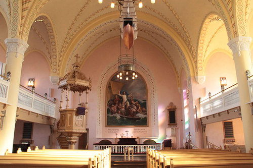 Kuva Raahen kirkon sisätiloista